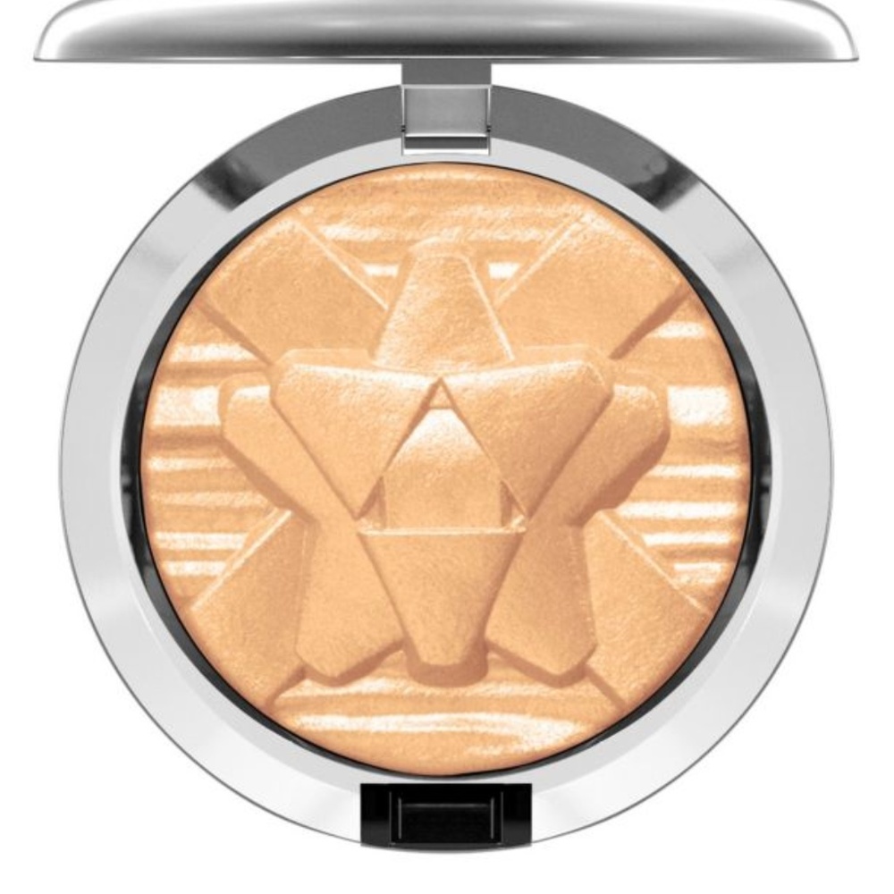 MAC Shiny Pretty Things Extra Dimension Skinfinish